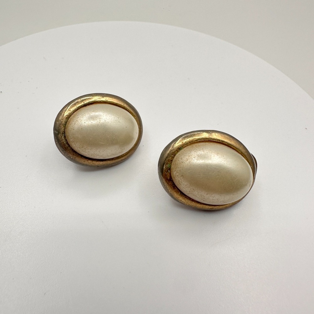 Vintage 80s 90s Gold Tone Cream Faux Pearl Clip On Earrings Statement Jewelry